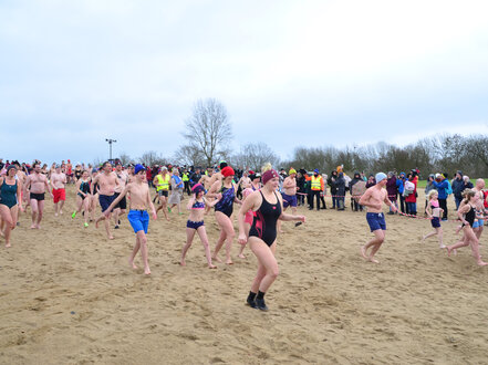 Neujahrsschwimmen in Wesel