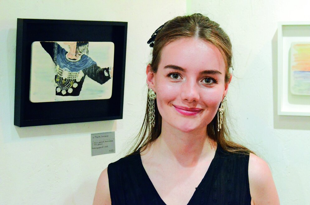 Caroline Flor kommt aus einer alten Amrumer Familie. Ihre Keramikkunst hat es in sich. Denn erst nach einem Brennvorgang zeigt sich, was sie da überhaupt gemalt hat Caroline Flor kommt aus einer alten Amrumer Familie. Ihre Keramikkunst hat es in sich. Denn erst nach einem Brennvorgang zeigt sich, was sie da überhaupt gemalt hat