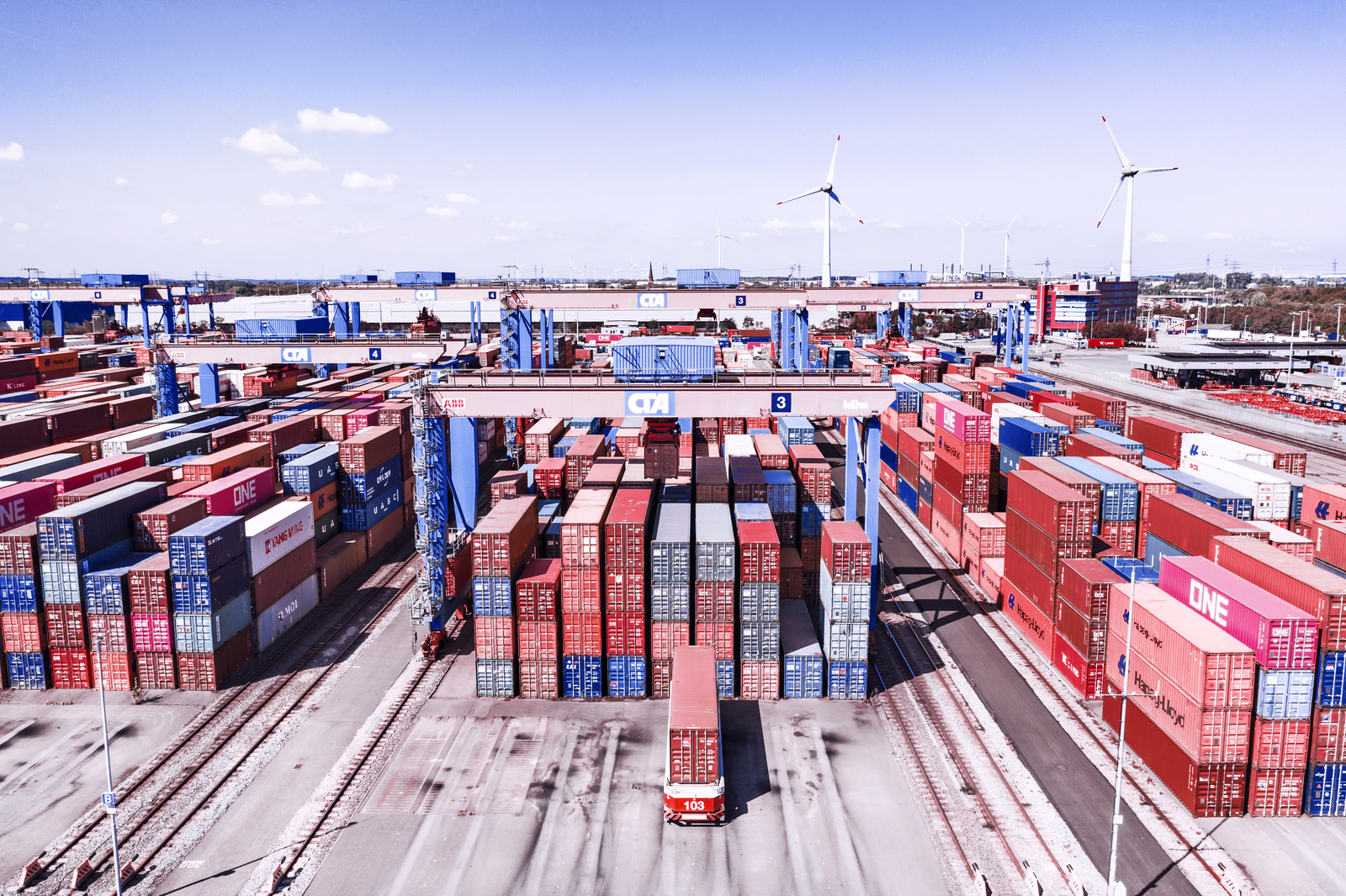 Automatisiertes Blocklager am HHLA Container Terminal Altenwerder.