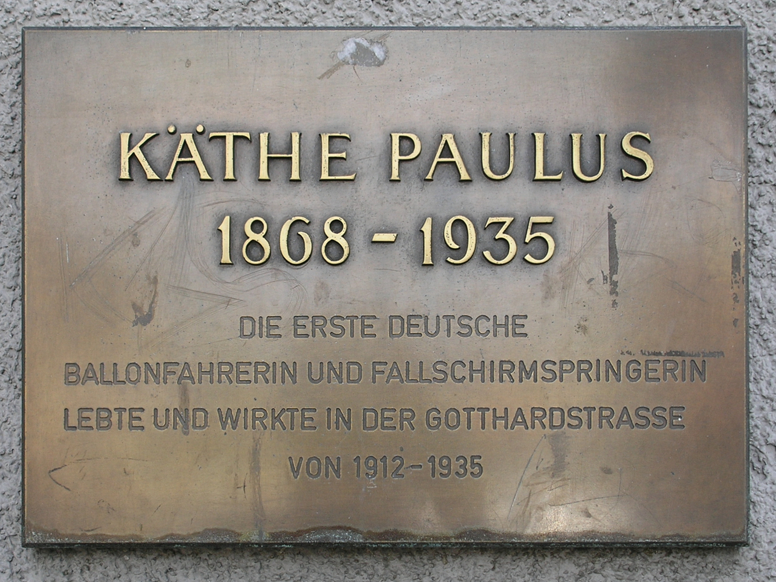 2025, gedenktafel, gotthardstraße 105, berlin, reinickendorf, käthe paulus, fallschirmspringerin, fallschirm