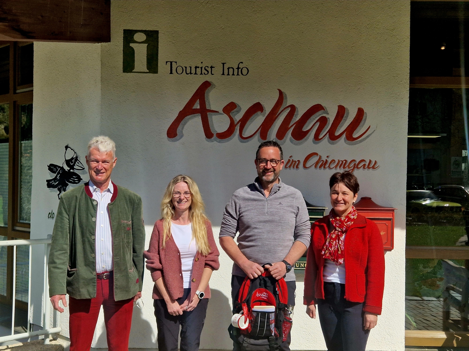 v.l. Thomas Chr. Buchbinder, Rotary-Club Chiemsee, Anja + Alfons Balter, Hönningen/Ahr, Manuela Mayer, Tourist-Info Aschau im Chiemgau