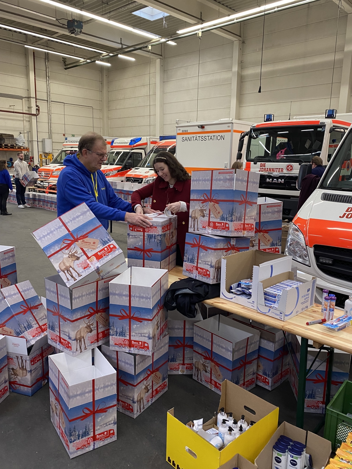 2021, weihnachtstrucker, paket, päckchen, weihnachten, xmas, governor, packen