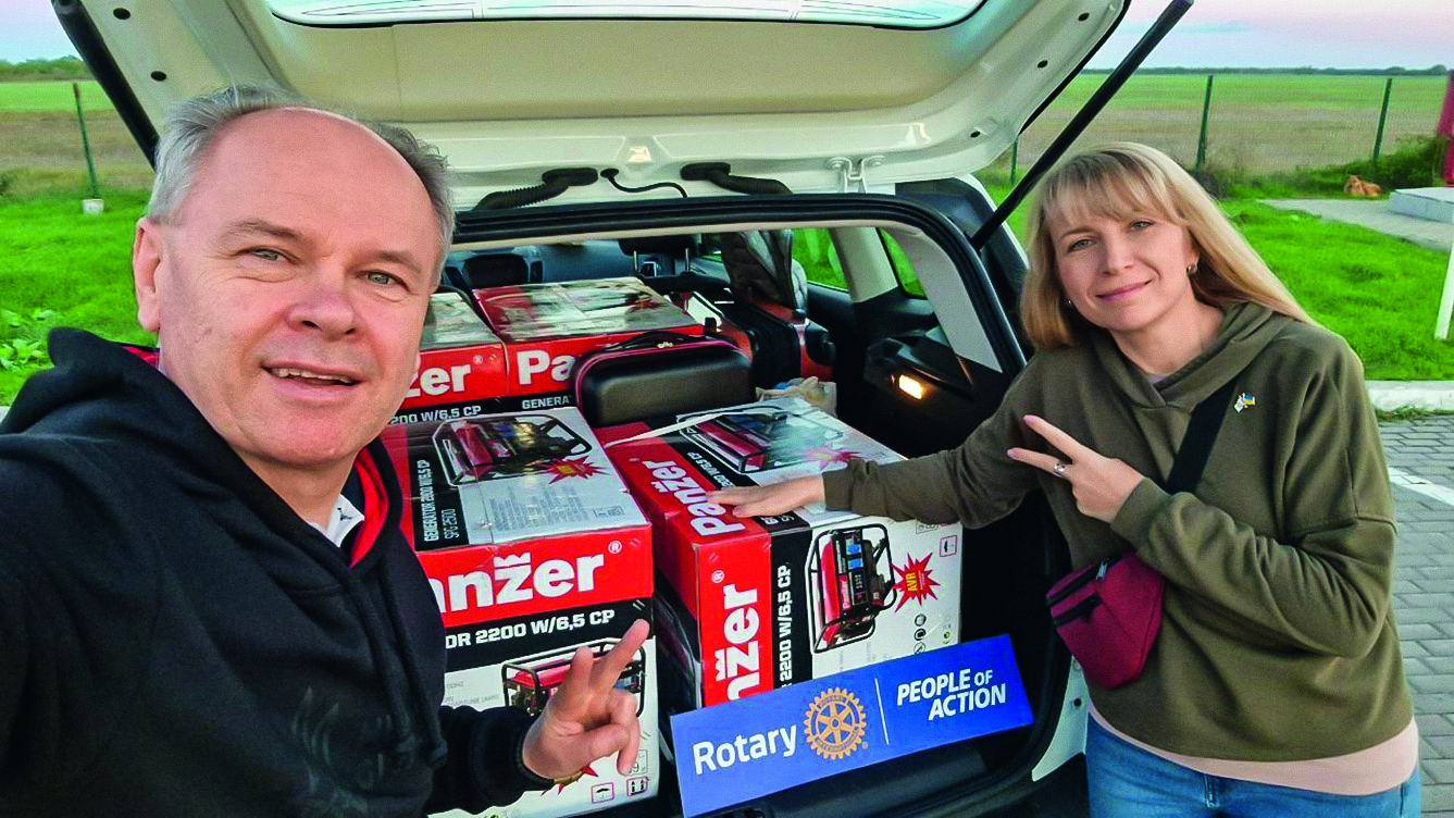 Über das rotarische Netzwerk organisiert: dringend benötigte Generatoren