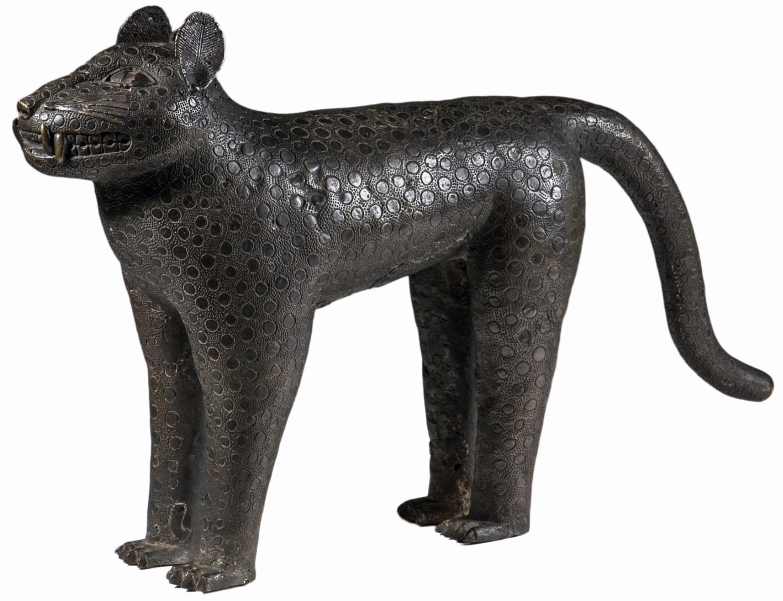 2025, forum, Raus aus den postkolonialen Schützengräben