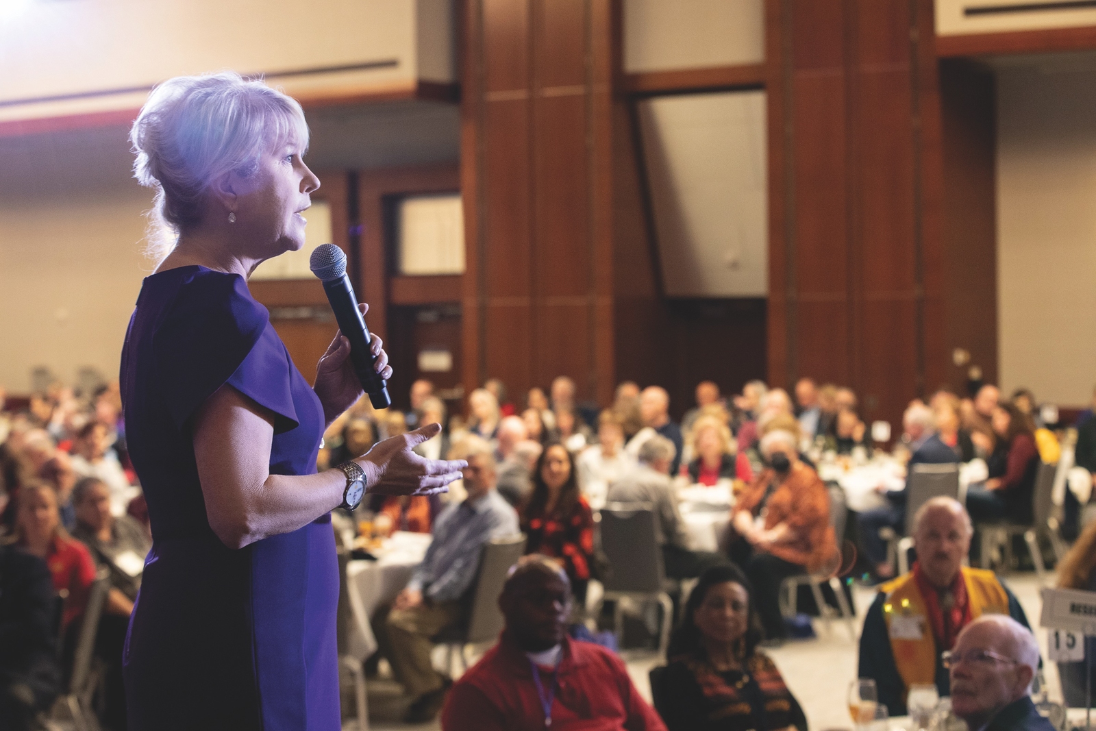 2022, jennifer jones, porträt