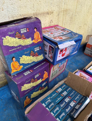 Material für Kinder in Nepal