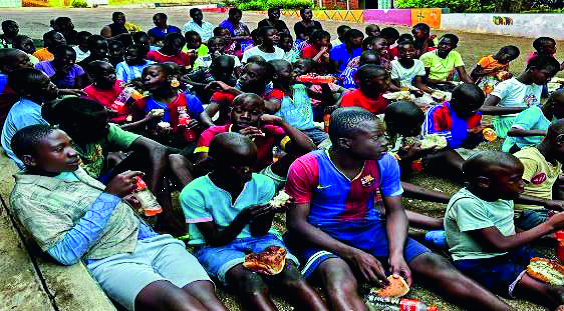 Jugendliche aller Altersstufen besuchen das Rehabilitationszentrum