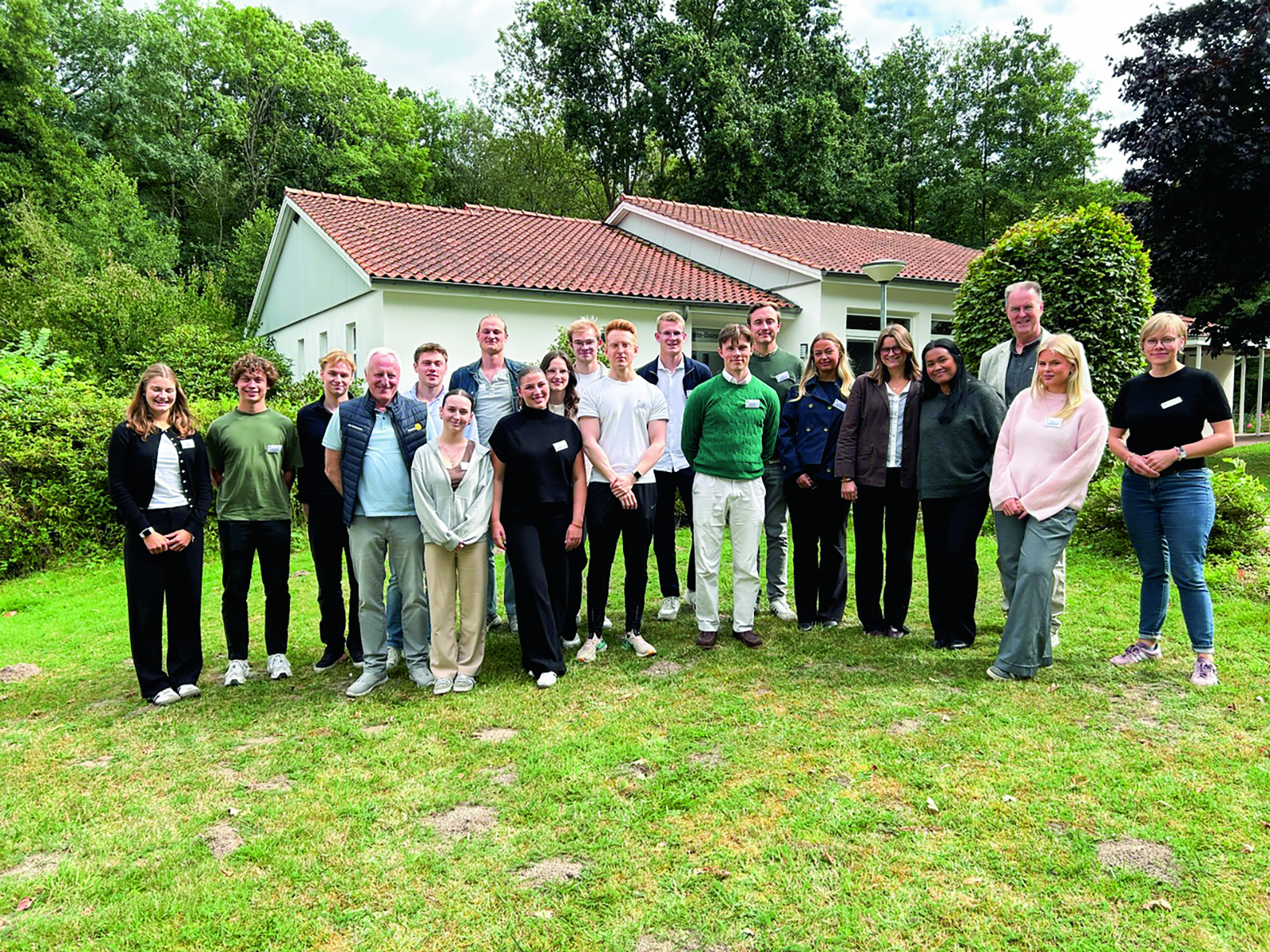 Die RYLA-Runde 2025 auf demGelände des Denkhaus Loccum