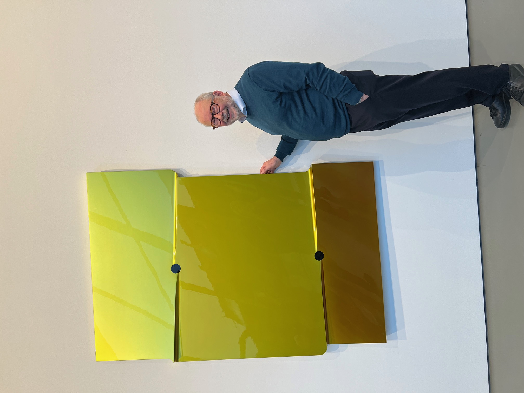 Künstler Willi Siber ( RC Biberach-Weißer Turm) führt durch seine Ausstellung „Cosmos Color“ Künstler Willi Siber ( RC Biberach-Weißer Turm) führt durch seine Ausstellung „Cosmos Color“