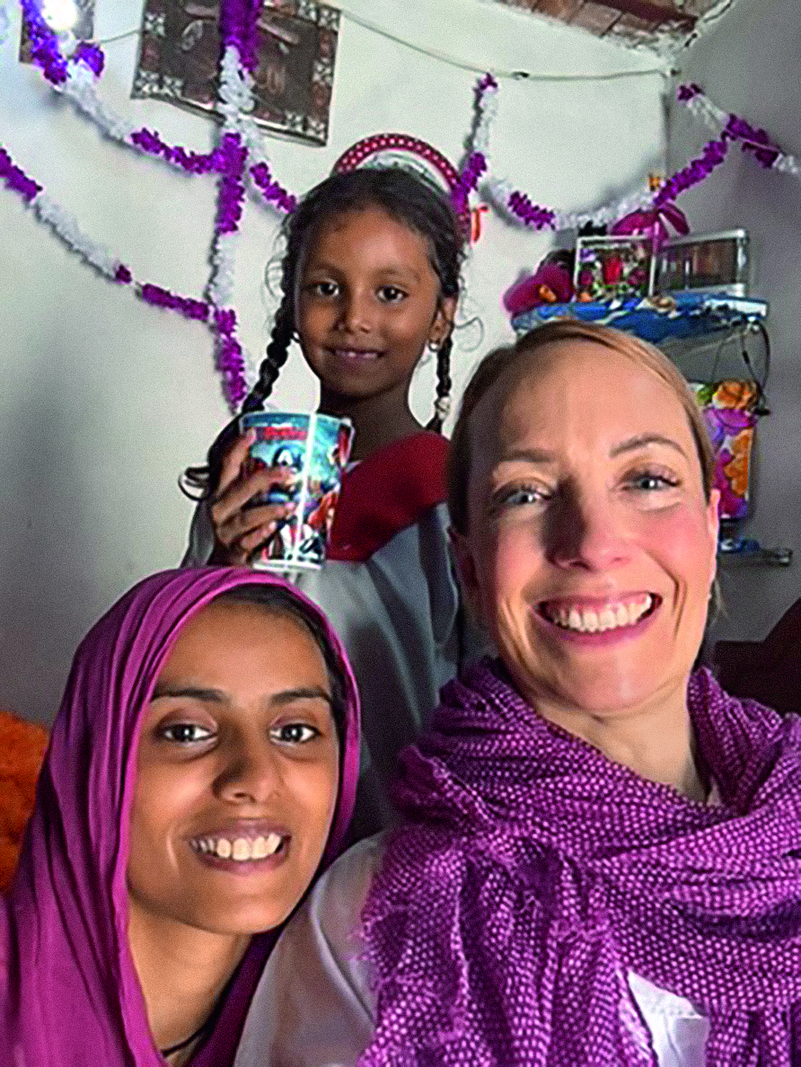 Erinnerungsfoto: Autorin Anne Klesse mit Sumaira und ihrer Tochter Seher