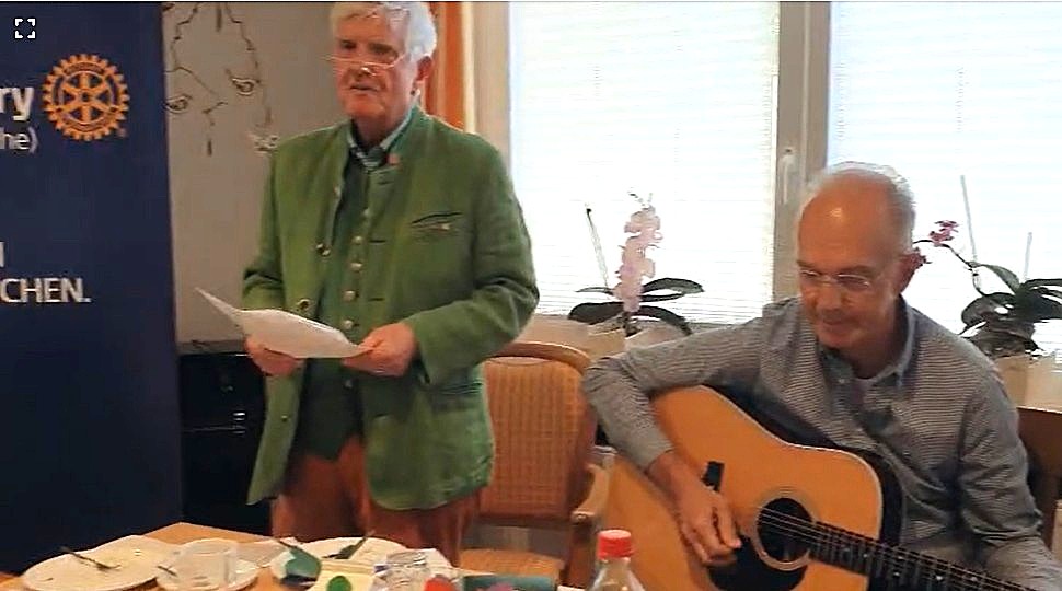 Rainer Östlind und Markus Kammermeier brachten die Seniorinnen und Senioren zum Singen