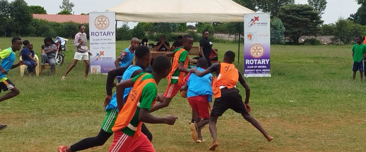 Handball ist in Nkubu eher neu, doch die Leidenschaft dafür ist unter den Schülern entfacht Handball ist in Nkubu eher neu, doch die Leidenschaft dafür ist unter den Schülern entfacht