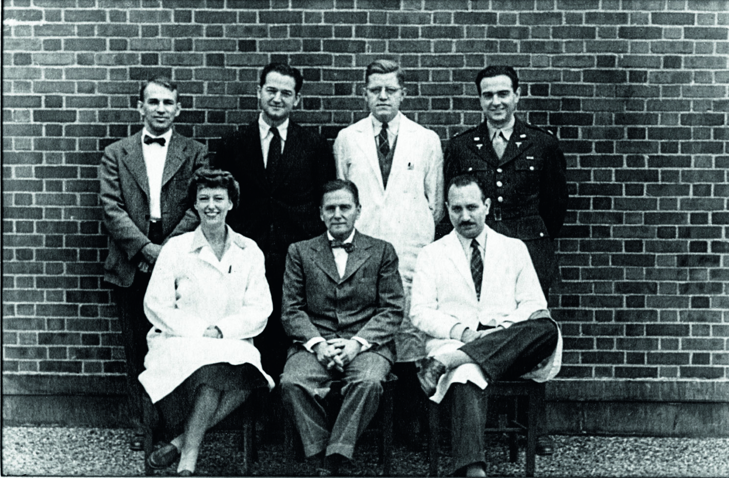 Auf diesem Foto aus dem Jahr 1945 posiert Horstmann zusammen mit ihren Kollegen an der Yale School of Medicine Auf diesem Foto aus dem Jahr 1945 posiert Horstmann zusammen mit ihren Kollegen an der Yale School of Medicine