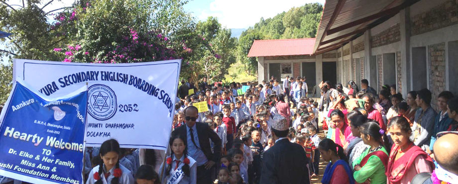 Hilfe für Nepal - Wiederaufbau einer Schule am Mount Everest 