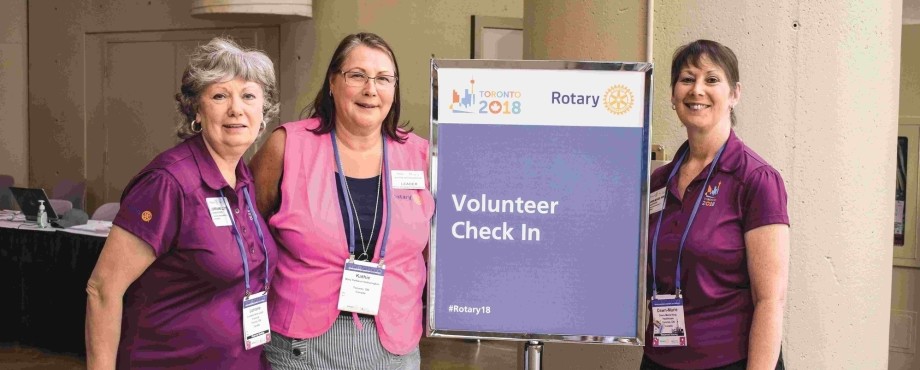 Rotary aktuell - Freiwillige Helfer vor