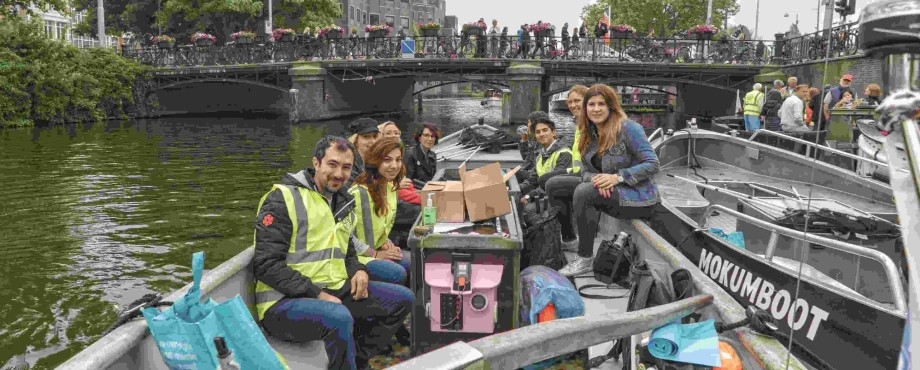 Sauberes Amsterdam - „End Plastic Soup Now“