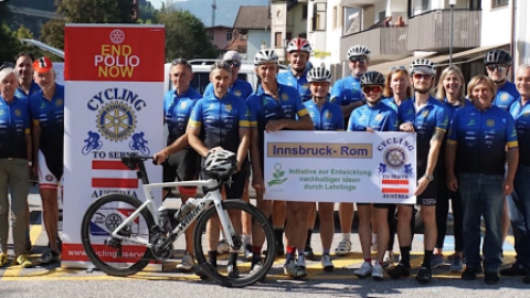Rennradtour - Radfahrer-Fellowship startet von Kitzbühel nach Paris
