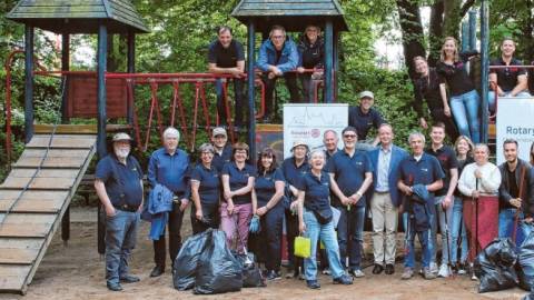 Ansbacher Rotarier machen auf Müllproblem aufmerksam