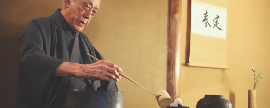Japanischer Teemeister - Frieden durch eine Schale Tee
