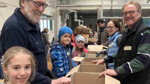 Gemeinsam stark: Nürnberger Rotarier packten 3000 Care-Pakete