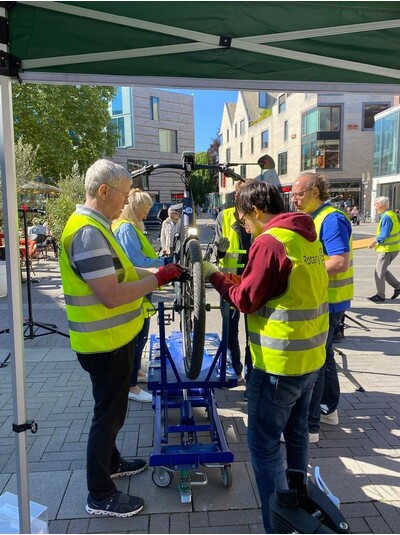 "ReflActionDay” in Münster  - Rotarier setzen auf mehr Sicherheit für Radler