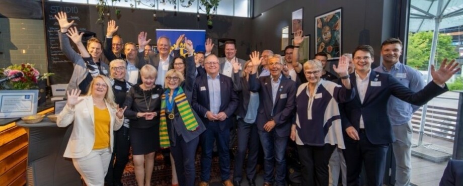 Charterfeier mit 15 benachbarten Clubs