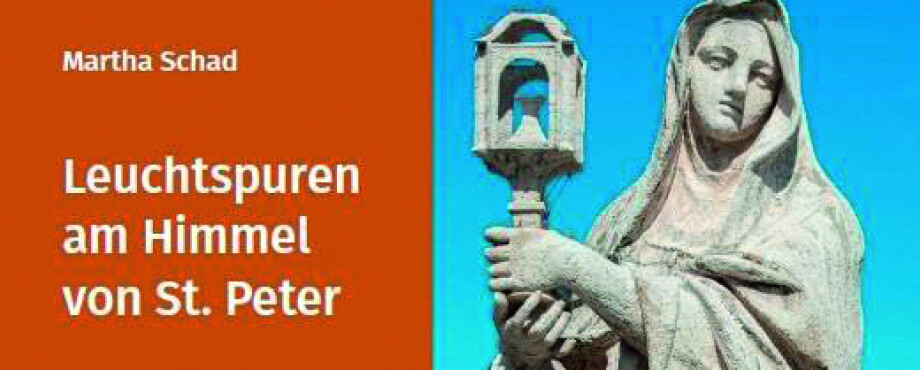 Leuchtspuren am Himmel von St. Peter