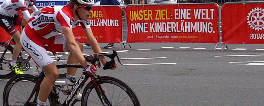 Auftakt zum Aktionstag - Polio-Werbung beim Frankfurter Radrennen