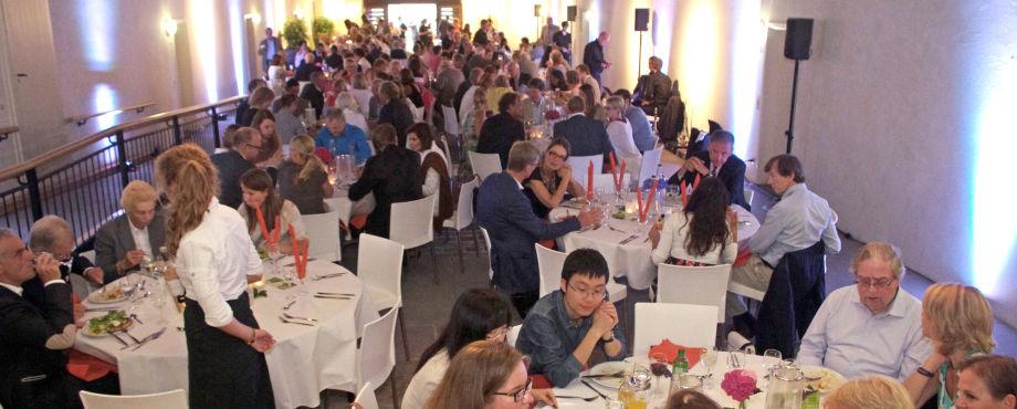 Solidarität mit ausländischen Studenten - RC Bielefeld feierte seinen 80. Geburtstag / Ältester Club im Distrikt 1900