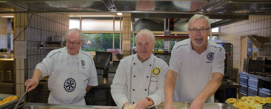 Friedrichshafen - Friedrichshafener Rotarier kochen für Ehrenamtliche