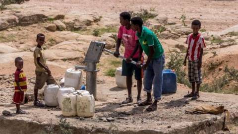 20 Liter Wasser pro Tag für jeden Einwohner