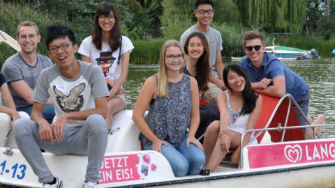 Studenten aus Taiwan beim Sommerspaß in Brandenburg