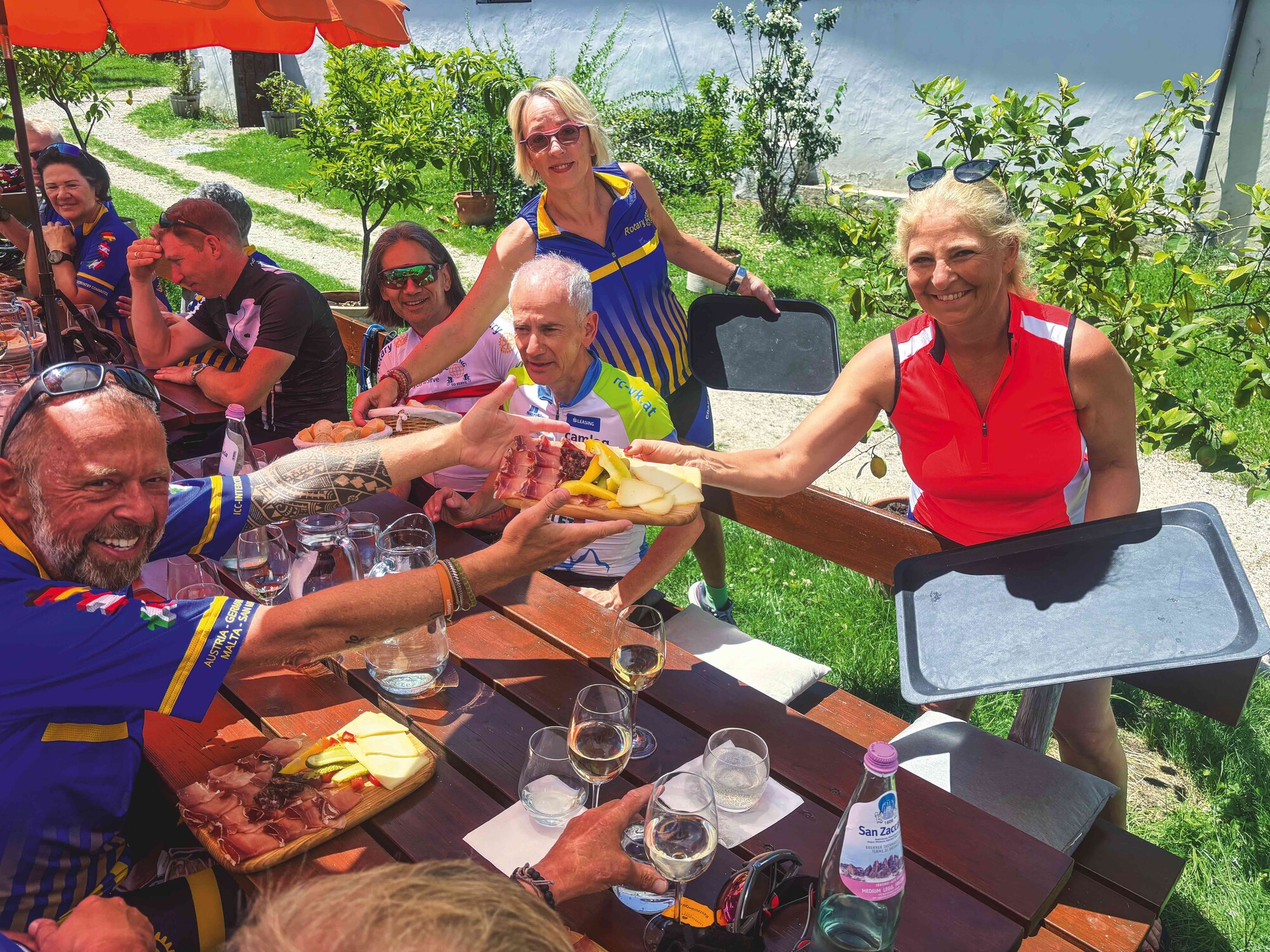 Gipfel, Grenzen & Gemeinschaft
