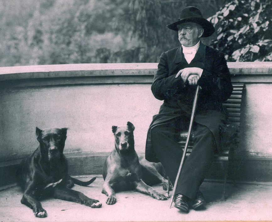 Otto von Bismarck mit seinen Hunden Tyras II und Rebecca