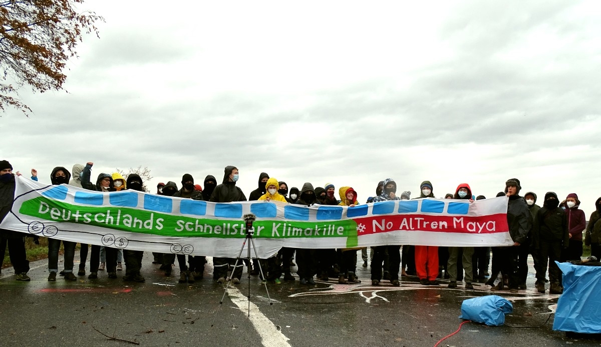 Protest der Klimabewegung gegen die DB-Beteiligung am 