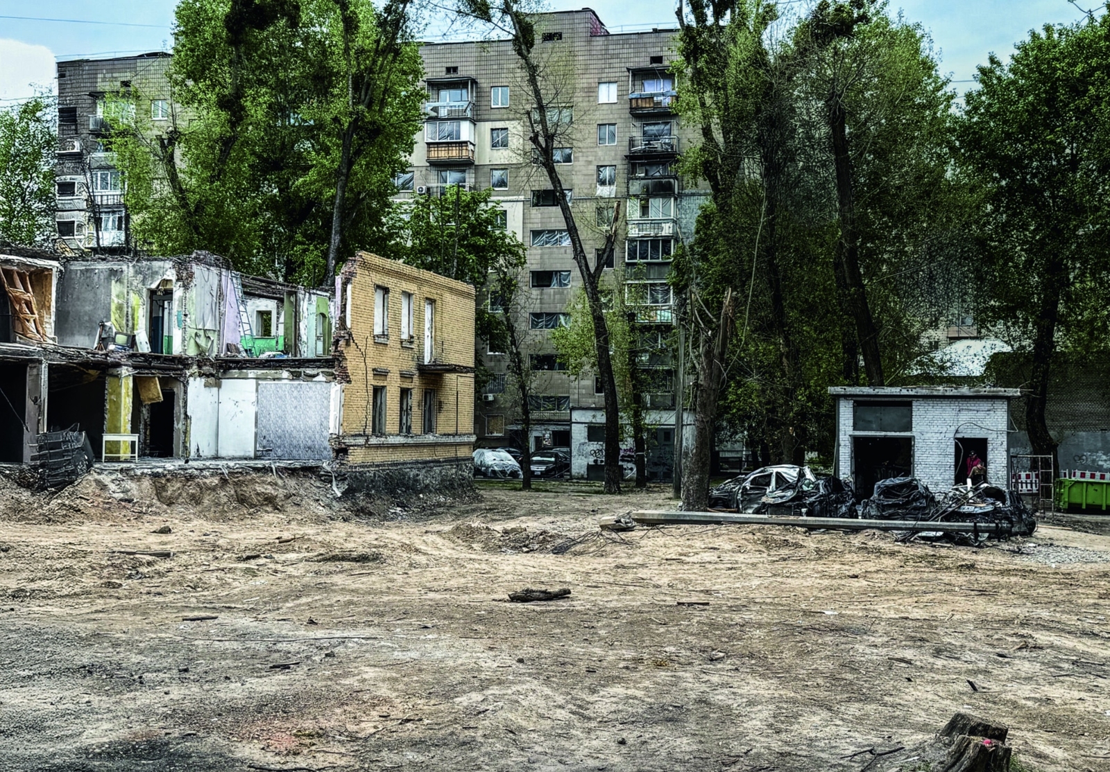 2025, Eine Reise in den Krieg