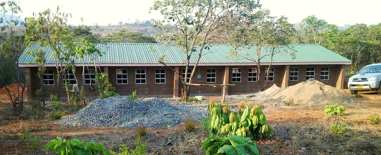 Die Schule in Malawi, deren Umfeld jetzt auch mit Bäumen begrünt werden soll.